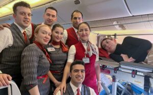DÜNYANIN EN UZUN KADINI THY İLE DÖNDÜ