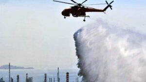İZMİR’DE HELİKOPTER BARAJA DÜŞTÜ