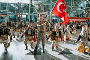 TAV HAVALİMANLARINDA 100. YIL COŞKUSU