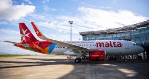 YARIM ASIRLIK HAVAYOLU KAPANIYOR