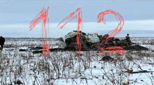 UKRAYNALI 65 ESİRİ TAŞIYAN UÇAK DÜŞTÜ (VİDEO)