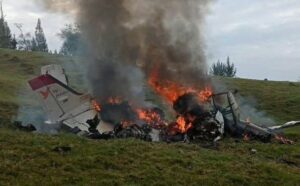 AMBULANS UÇAK DÜŞTÜ: 4 ÖLÜ