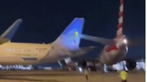 UÇAKLAR APRONDA ÇARPIŞTI (VİDEO)