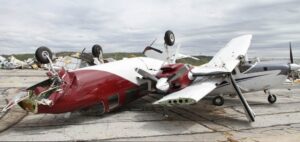 KASIRGA UÇAKLARI HURDAYA ÇIKARDI