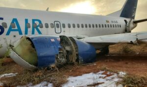 YOLCU UÇAĞI BÜYÜK TEHLİKE ATLATTI