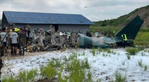 NEPAL’DE YOLCU UÇAĞI DÜŞTÜ (VİDEO)