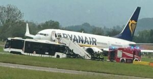 LASTİK PATLATTI HAVALİMANINI KAPATTI