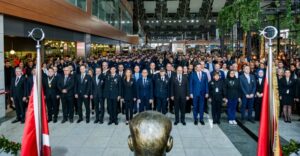 SABİHA GÖKÇEN’DE ATA’YA SAYGI DURUŞU