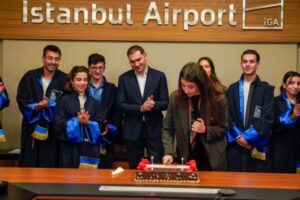 İGA CEOSU BİLGEN GENÇ YETENEKLERİ AĞIRLADI