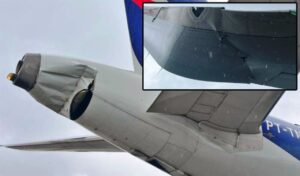 İKİ UÇAK TAKSİ YAPARKEN ÇARPIŞTI