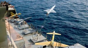 İRAN İHA-HELİKOPTER GEMİSİ HİZMETTE