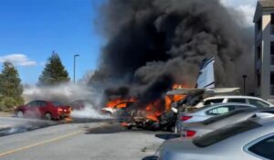 UÇAK HUZUREVİNİN YAKININA DÜŞTÜ