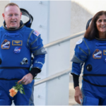 MAHSUR KALAN ASTRONOTLAR DÖNDÜ