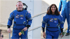 MAHSUR KALAN ASTRONOTLAR DÖNDÜ