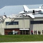 KING AIR HANGARA ÇARPTI (VİDEO)