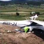 EĞİTİM UÇAĞI TARLAYA ACİL İNDİ