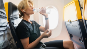 UÇAKLARDA SU BEDAVA OLACAK