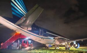 AZERİ UÇAĞI ACİL İNİŞTE PİSTTEN ÇIKTI