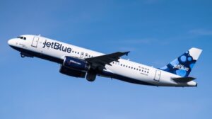 ANİ İRTİFA KAYBEDEN UÇAKTA 20 YARALI