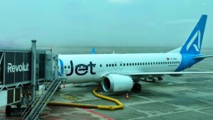 AJET HAYAT KURTARMAK İÇİN ACİL İNDİ