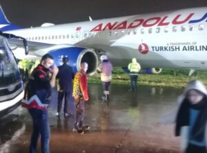 AJET UÇAĞI YOĞUN YAĞIŞTA TAKSİ’DEN ÇIKTI