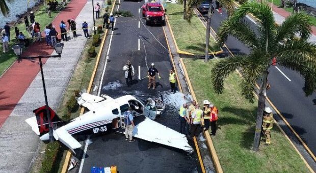 OTOYOLA ACİL İNEN UÇAK HASAR GÖRDÜ