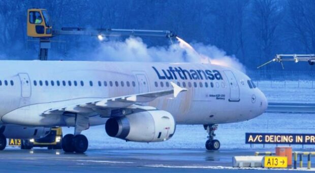 LUFTHANSA YOLCULARI UÇAKTA MAHSUR KALDI