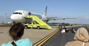 BOBMA TEHDİDİ UÇAĞI ACİL İNDİRDİ