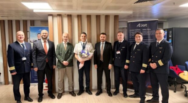 AJET PİLOTAJDA TARİHİ İLKE İMZA ATTI