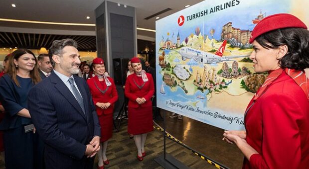 THY BAŞKANI KABİN MEMURLARI İLE BULUŞTU