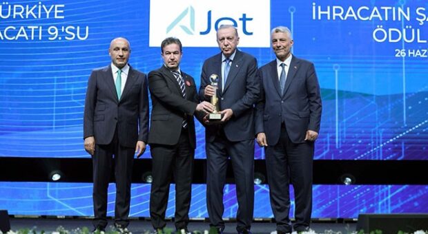AJET HİZMET SEKTÖRÜNDE İLK 10’A GİRDİ