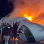 OTOYOLA DÜŞEN UÇAKTA CAN PAZARI (VİDEO)