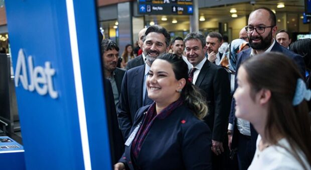 THY BAŞKANINDAN AJET EKİPLERİNE MORAL ZİYARETİ