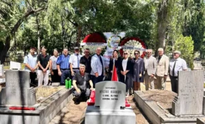 VECİHİ HÜRKUŞ KABRİ BAŞINDA ANILDI