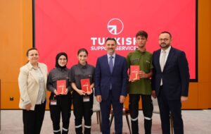 THY BAŞKANINDAN HİZMET EMEKTARLARINA ZİYARET